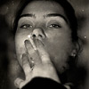 Монохромна портретна фотография на момиче
