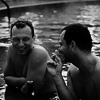 Черно - бяла портретна фотография на мъже